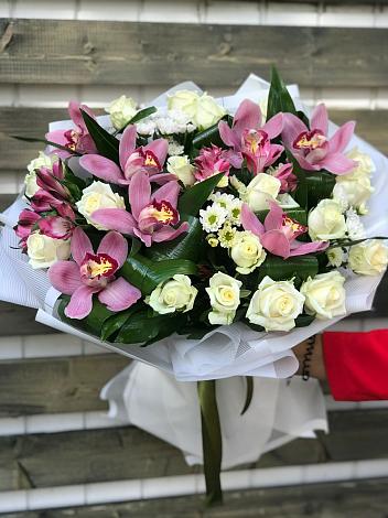 Букет цветов из: Розы и Хризантемы в Солнечном Хабаровского края