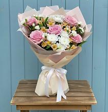 Букет цветов из:  Гвоздики, Орхидеи и Розы в Солнечном Хабаровского края