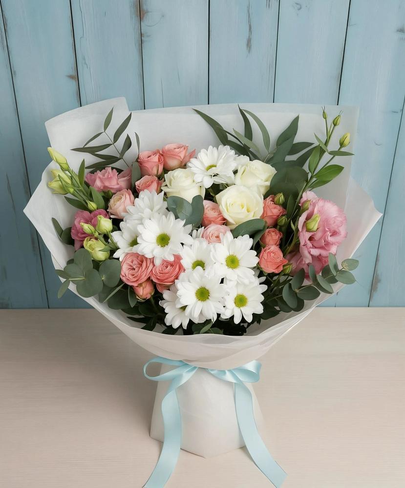 Букет цветов из: Розы, Лизиантусы и Хризантемы в Солнечном Хабаровского края