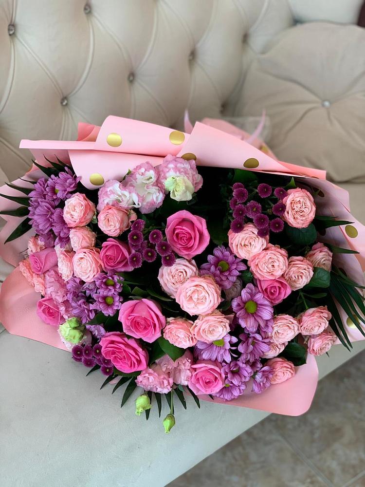 Букет цветов из: Хризантемы, Розы и Лизиантусы в Солнечном Хабаровского края