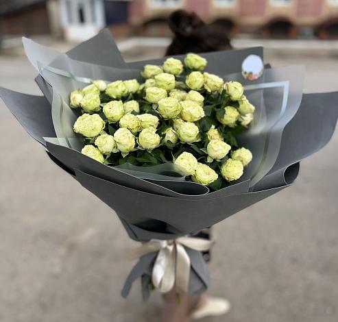 Букет Белые кустовые розы Солинеро в Солнечном Хабаровского края