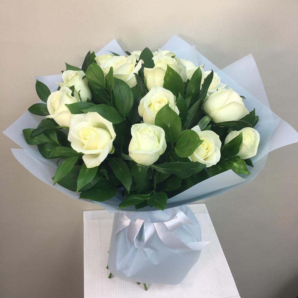 Букет 15 Белых роз Проуд в Солнечном Хабаровского края
