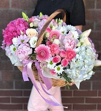 Цветочная композиция из Розы, Хризантемы, Пионы и Лизиантусы в корзине в Солнечном Хабаровского края