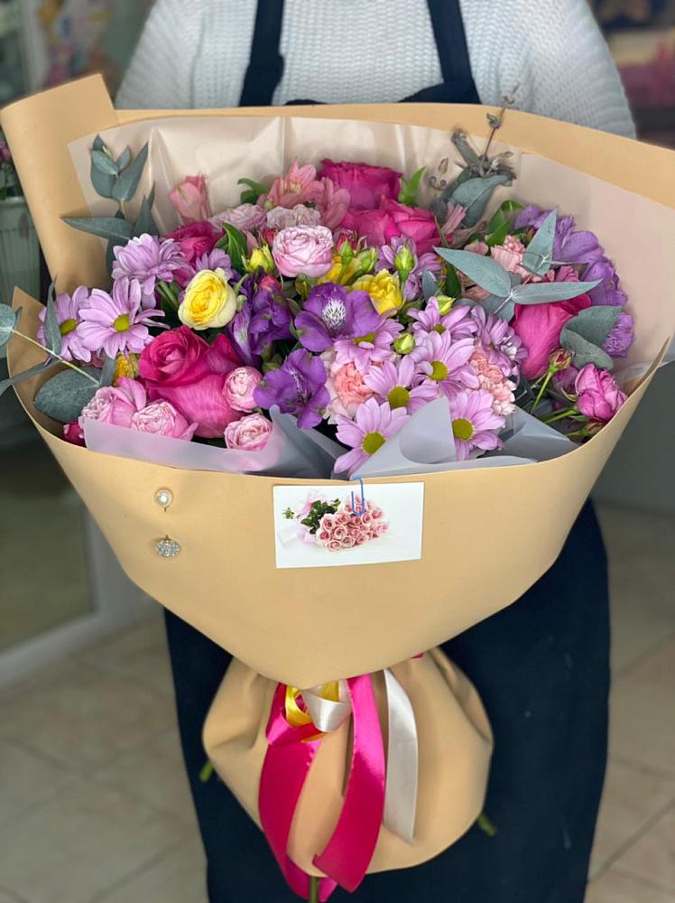 Букет цветов из: Хризантемы, Гвоздики и Альстромерии в Солнечном Хабаровского края