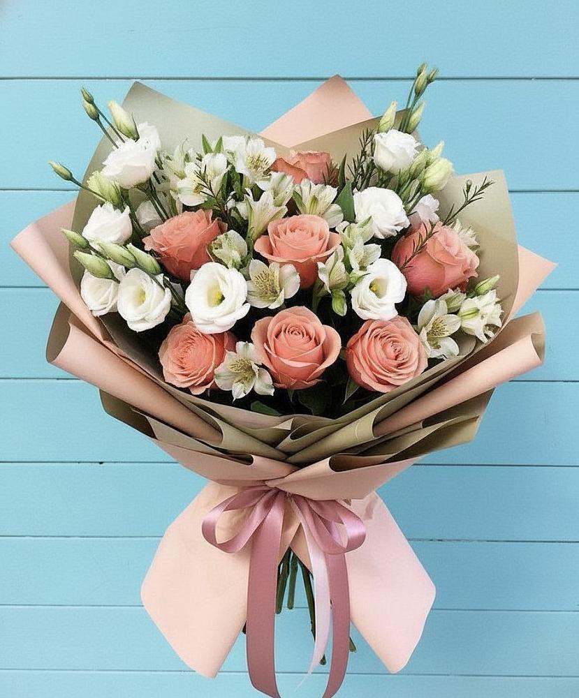 Букет цветов из: Розы, Альстромерии и Лизиантусы в Солнечном Хабаровского края