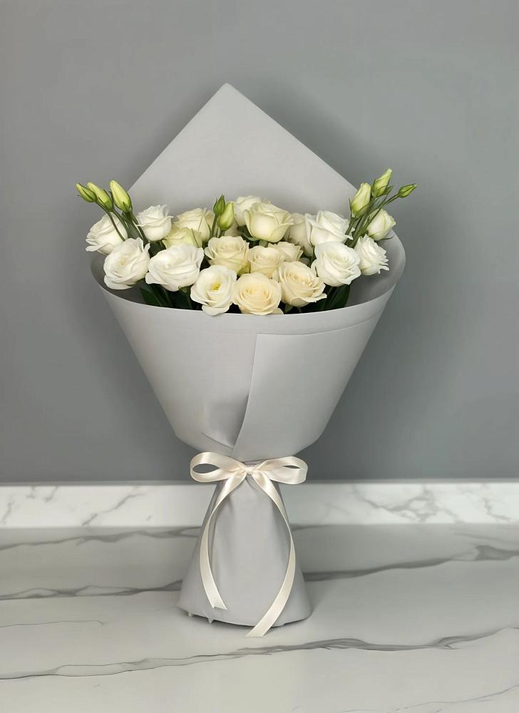 Букет цветов из: Розы и Лизиантусы в Солнечном Хабаровского края