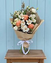 Букет цветов из:  Альстромерии, Лизиантусы, Розы и Хризантемы в Солнечном Хабаровского края