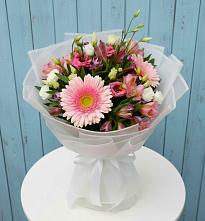 Букет цветов из:  Герберы, Альстромерии и Лизиантусы #REPLACE_PRED# Солнечном Хабаровского края