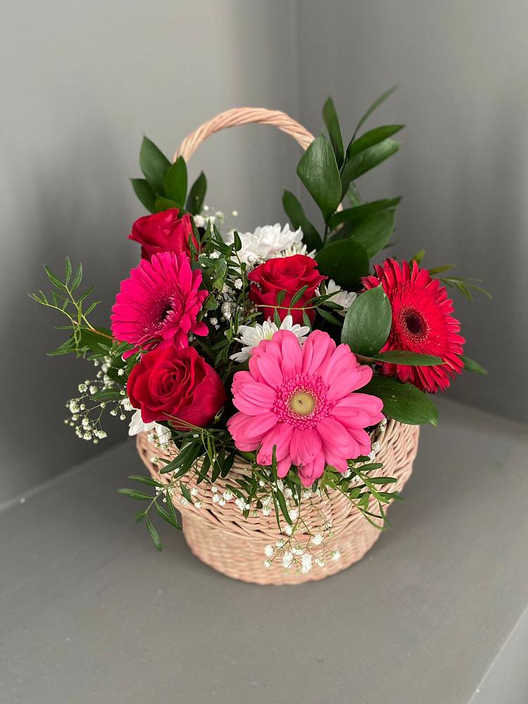 Цветочная композиция из Розы, Хризантемы и Герберы в корзине в Солнечном Хабаровского края