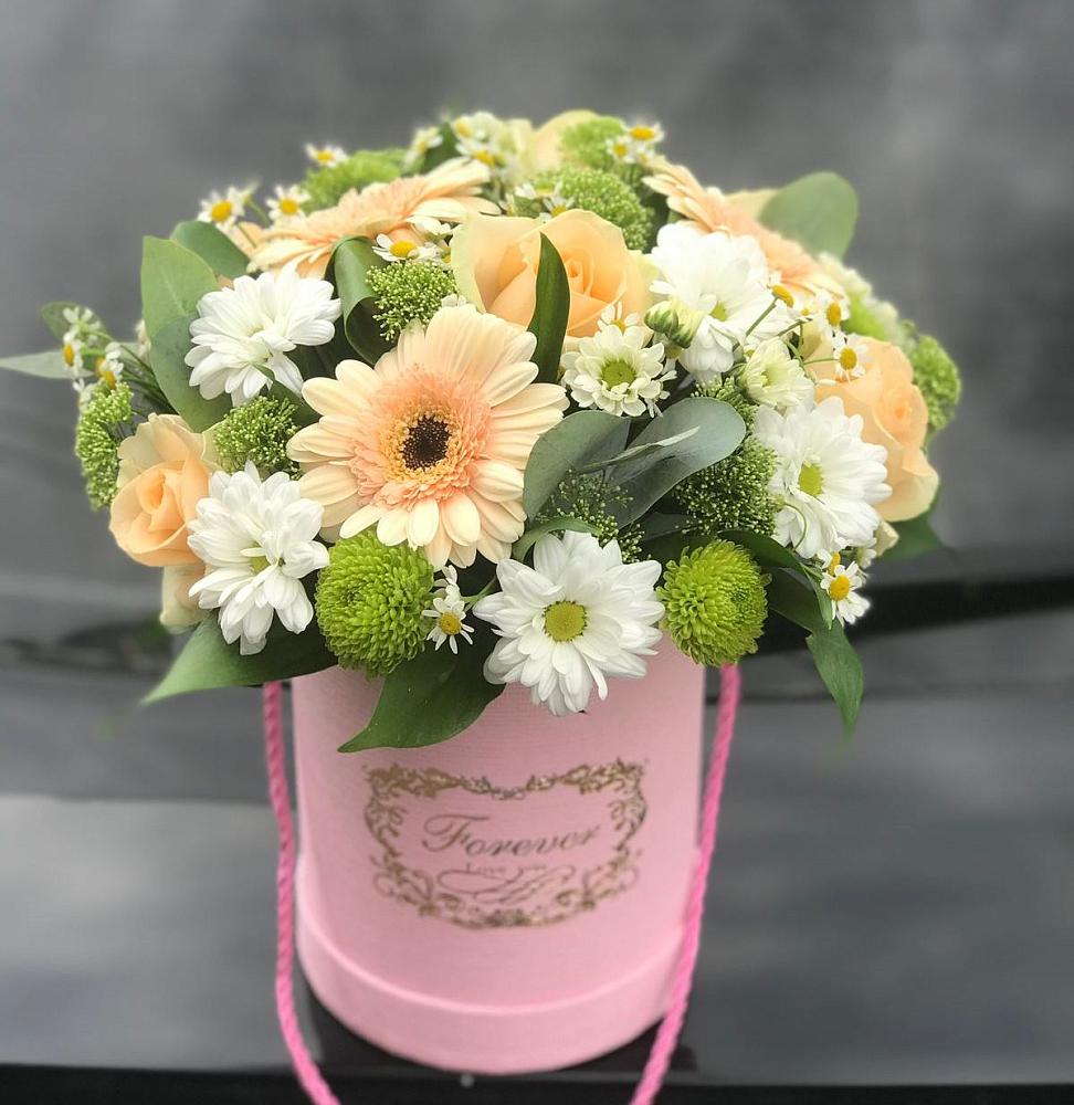 Цветочная композиция из Розы, Герберы и Хризантемы в шляпной коробке в Солнечном Хабаровского края