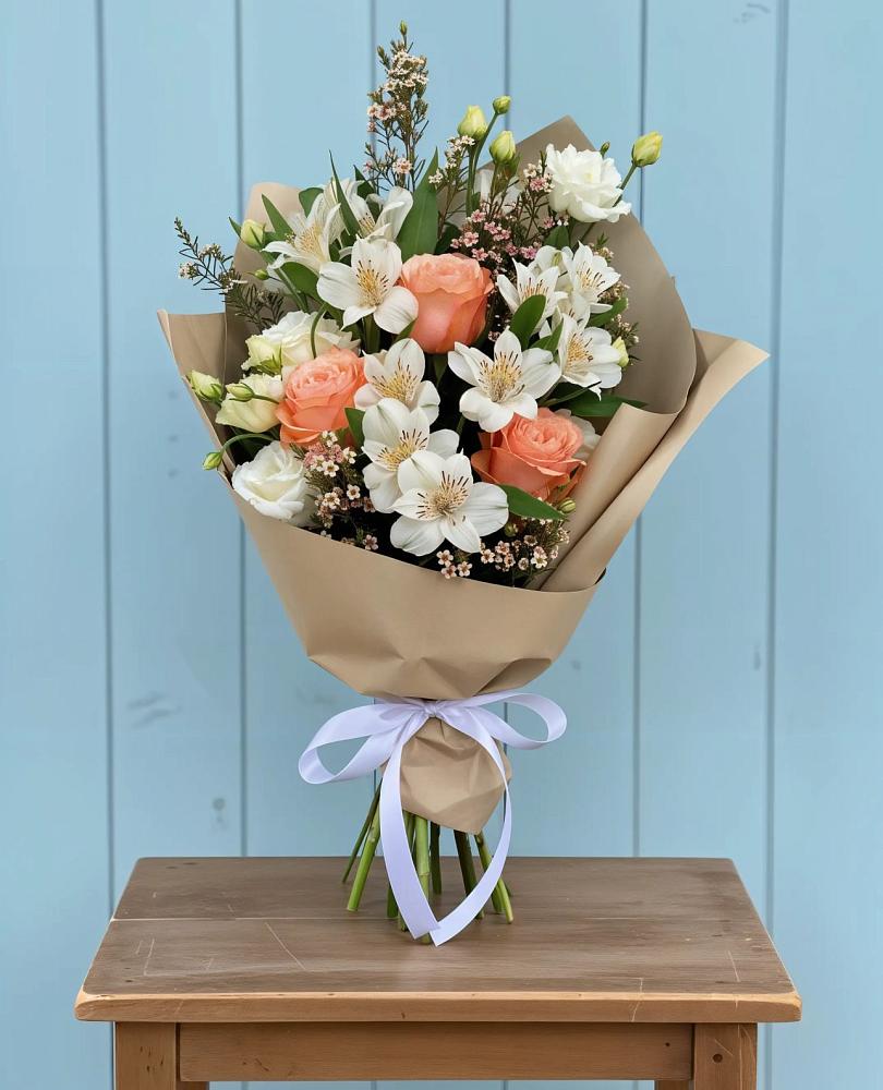 Букет цветов из: Альстромерии, Лизиантусы, Розы и Хризантемы в Солнечном Хабаровского края