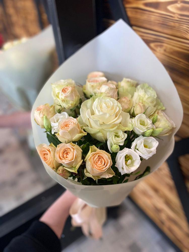 Букет цветов из: Розы и Лизиантусы в Солнечном Хабаровского края